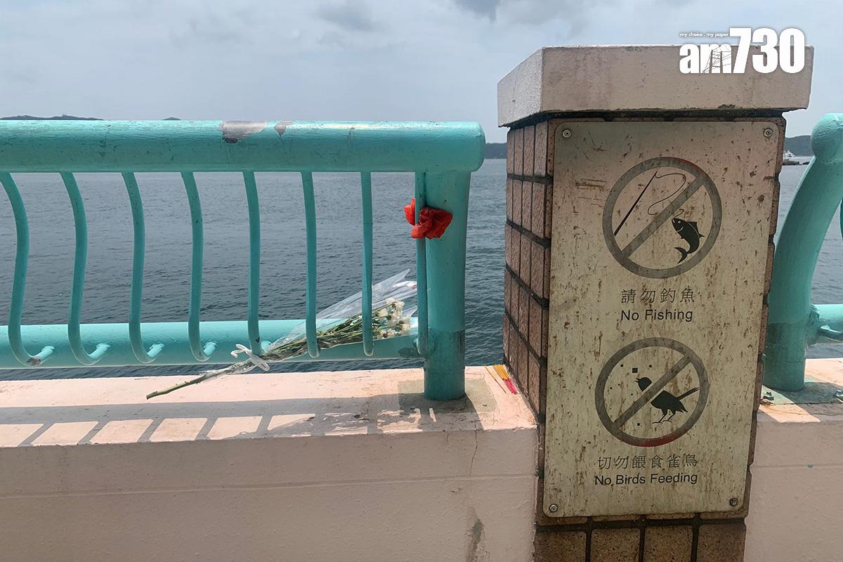 海怡半島案發現場一帶有「請勿釣魚」告示。(吳浩南攝)