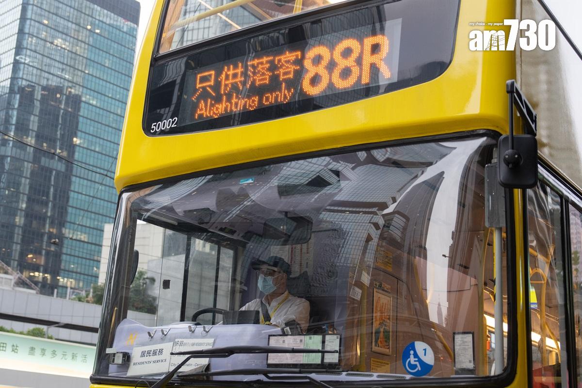 城巴引入的內地車長,按法例只會駕駛非專營巴士的固定路線服務,圖為城巴非專營巴士路線88R。(資料圖片/林靄怡攝)