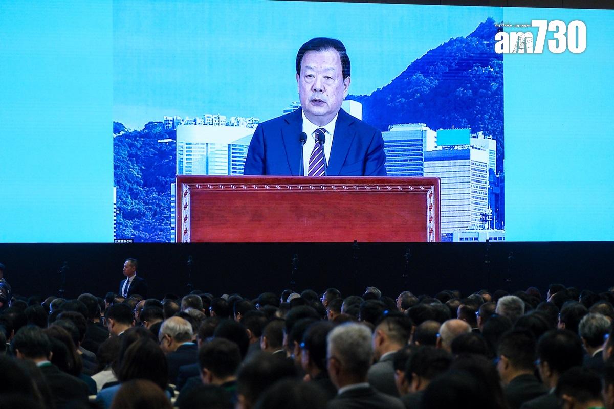 夏寶龍表示,香港繁榮非幾篇文章能「唱衰」,又稱中央挺港惠港措施陸續有來。(中新社)