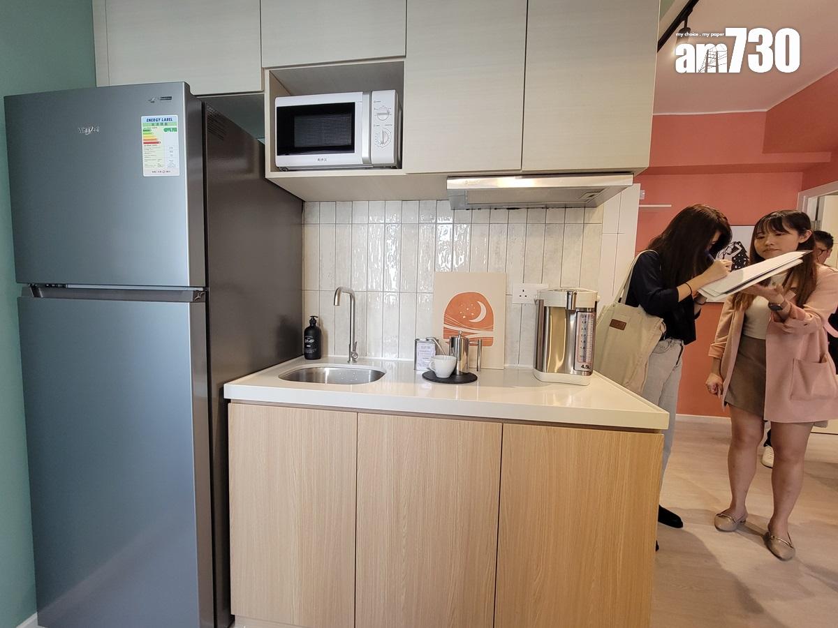 佐敦道有舊樓改裝成私營外勞共居空間,提供66個床位。(鍾式明攝)