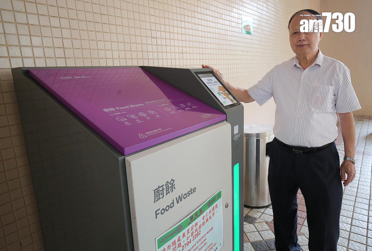 將軍澳街坊聯會會長吳偉星說,派發廚餘桶有助居民建立分類廚餘習慣。(董立華攝)
