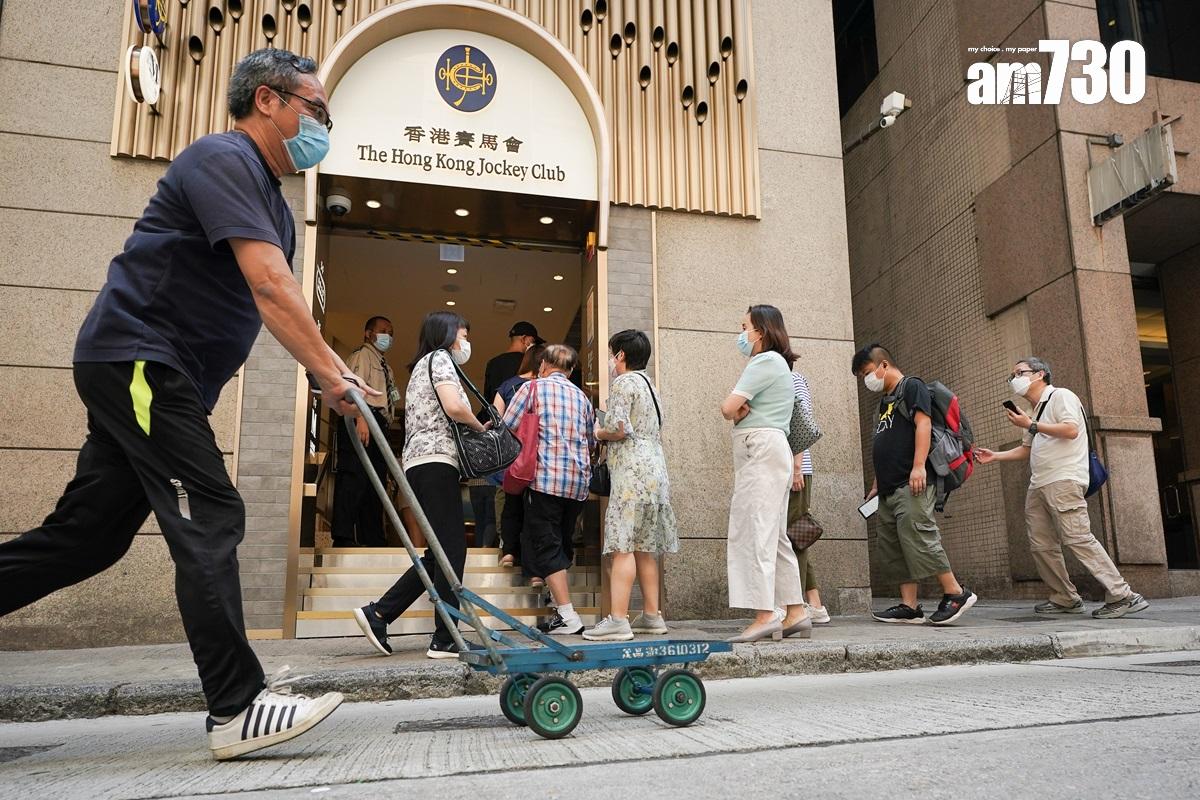 馬會位於市區的場外投注處。(資料圖片)