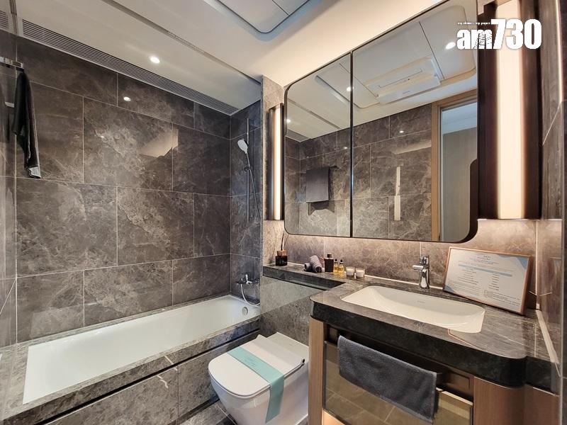 蔚藍東岸示範單位|832呎及845呎三房套木色系作主調 多儲物空間適合家庭客(多圖有片)|油塘新盤