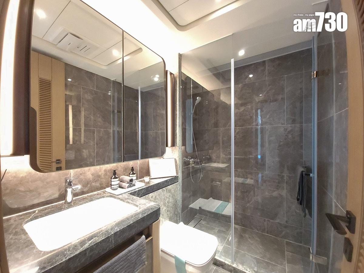 蔚藍東岸示範單位|832呎及845呎三房套木色系作主調 多儲物空間適合家庭客(多圖有片)|油塘新盤