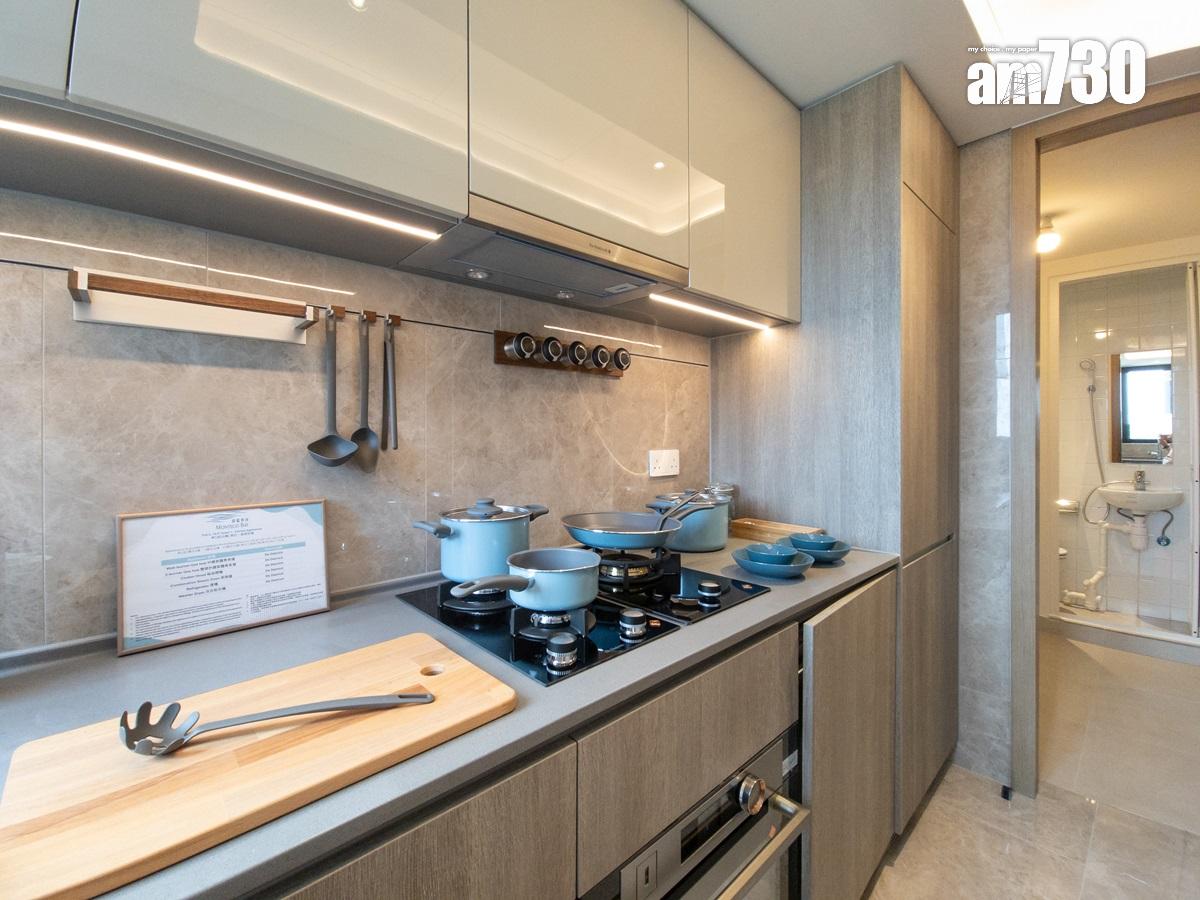 蔚藍東岸示範單位|832呎及845呎三房套木色系作主調 多儲物空間適合家庭客(多圖有片)|油塘新盤