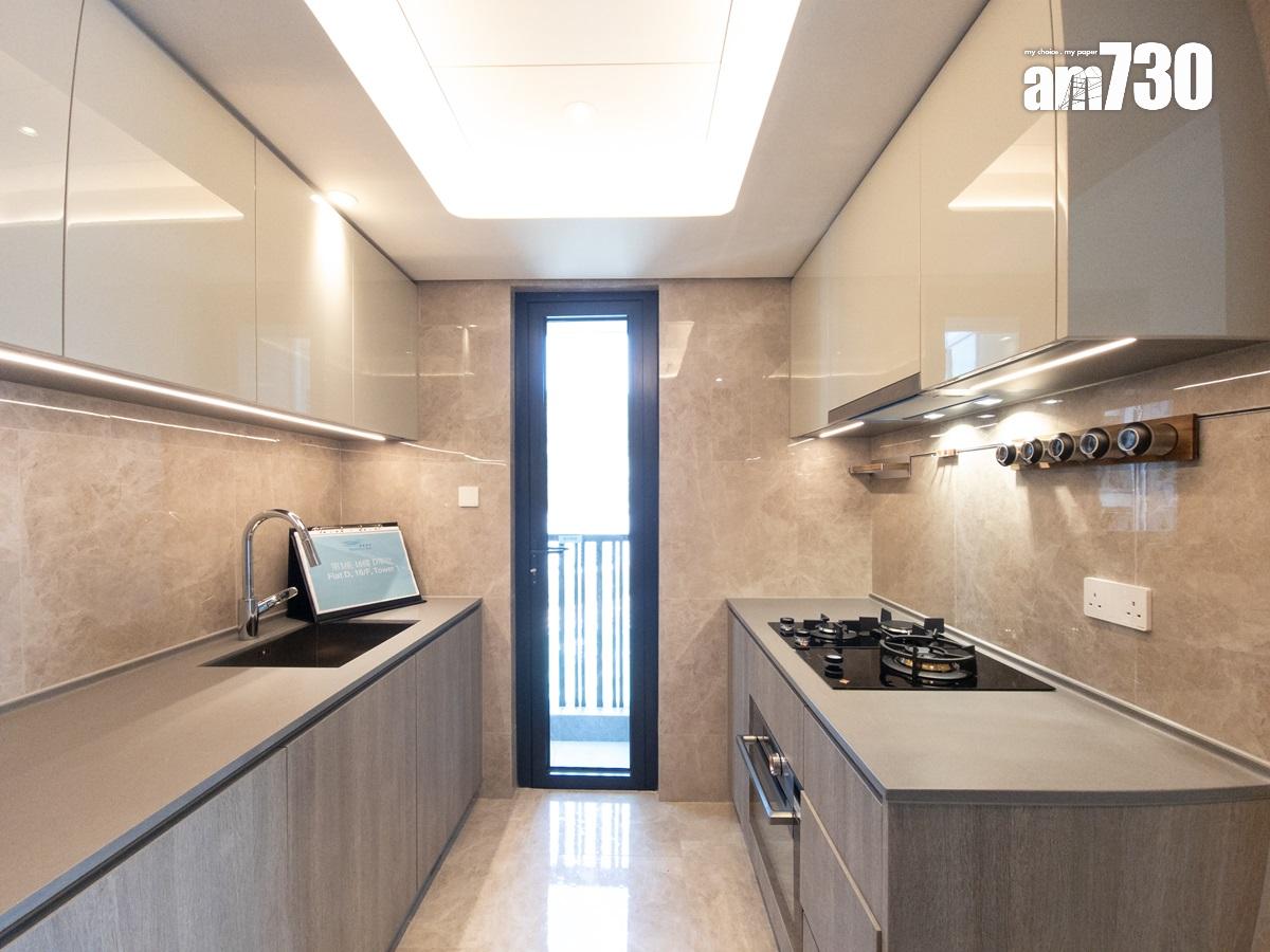 蔚藍東岸示範單位|832呎及845呎三房套木色系作主調 多儲物空間適合家庭客(多圖有片)|油塘新盤