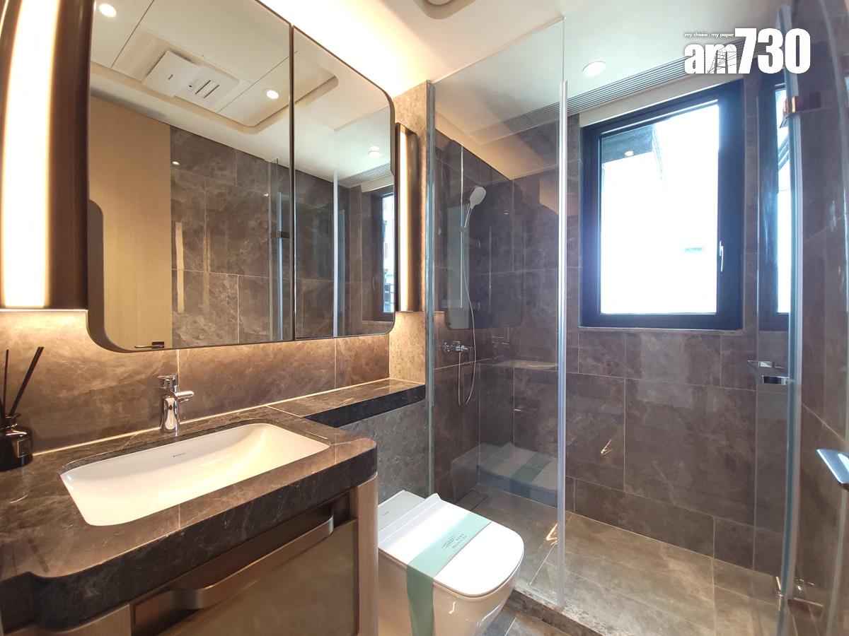 蔚藍東岸示範單位|832呎及845呎三房套木色系作主調 多儲物空間適合家庭客(多圖有片)|油塘新盤