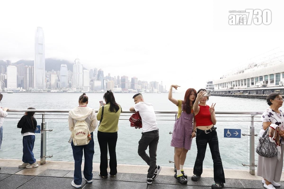 五一黃金周首日有不少內地旅客訪港。(林俊源攝)