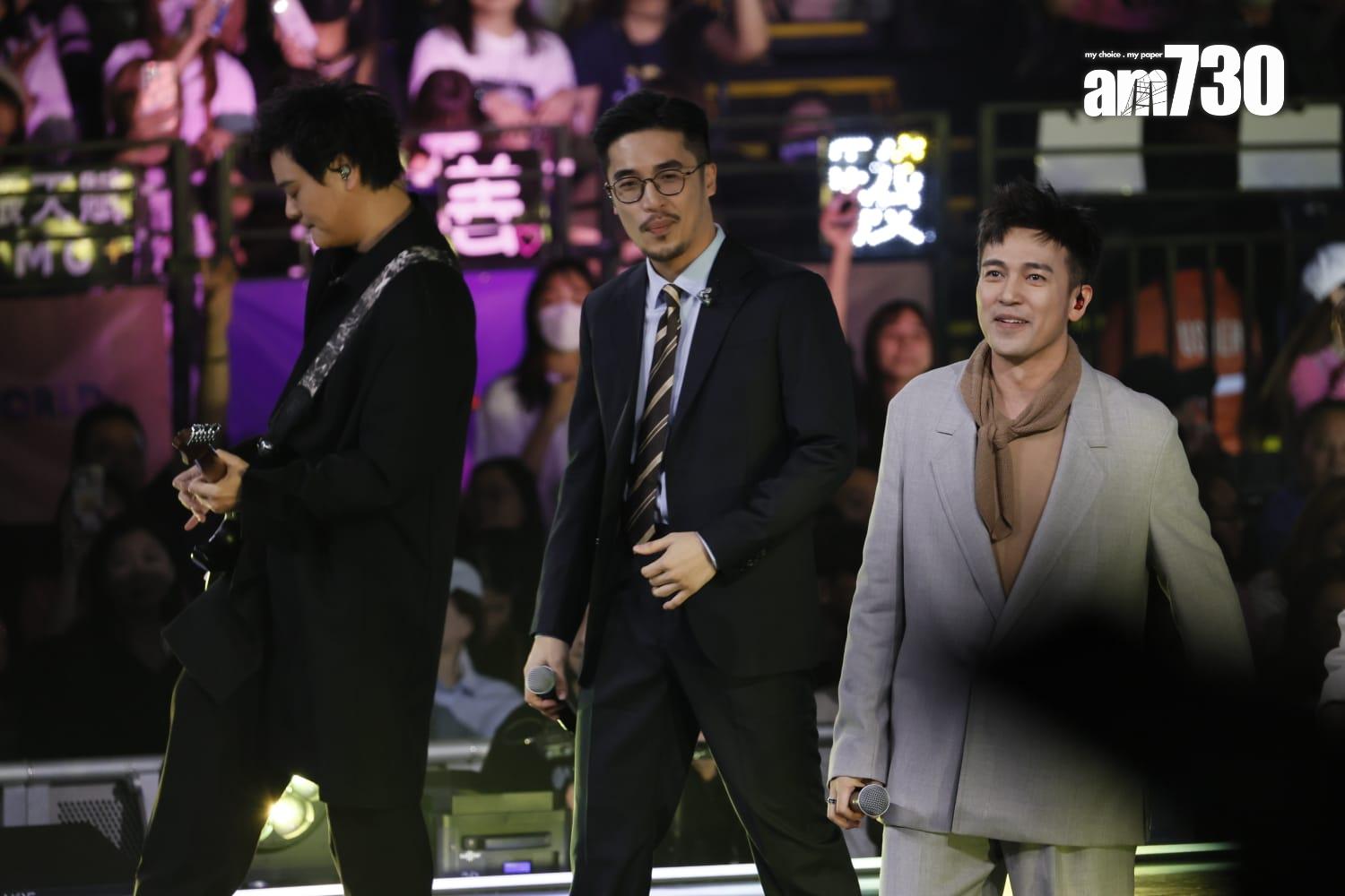 Dear Jane與Vũ在CHILL CLUB頒獎禮合唱,全場驚喜。(蘇文傑攝)