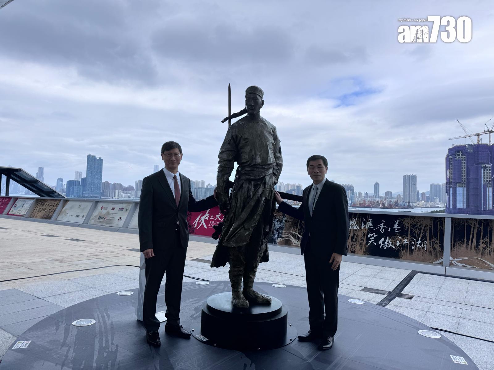 啟德郵輪碼頭金庸人物陳近南雕塑展開放 恒地:海灣半島冀成本港新地標