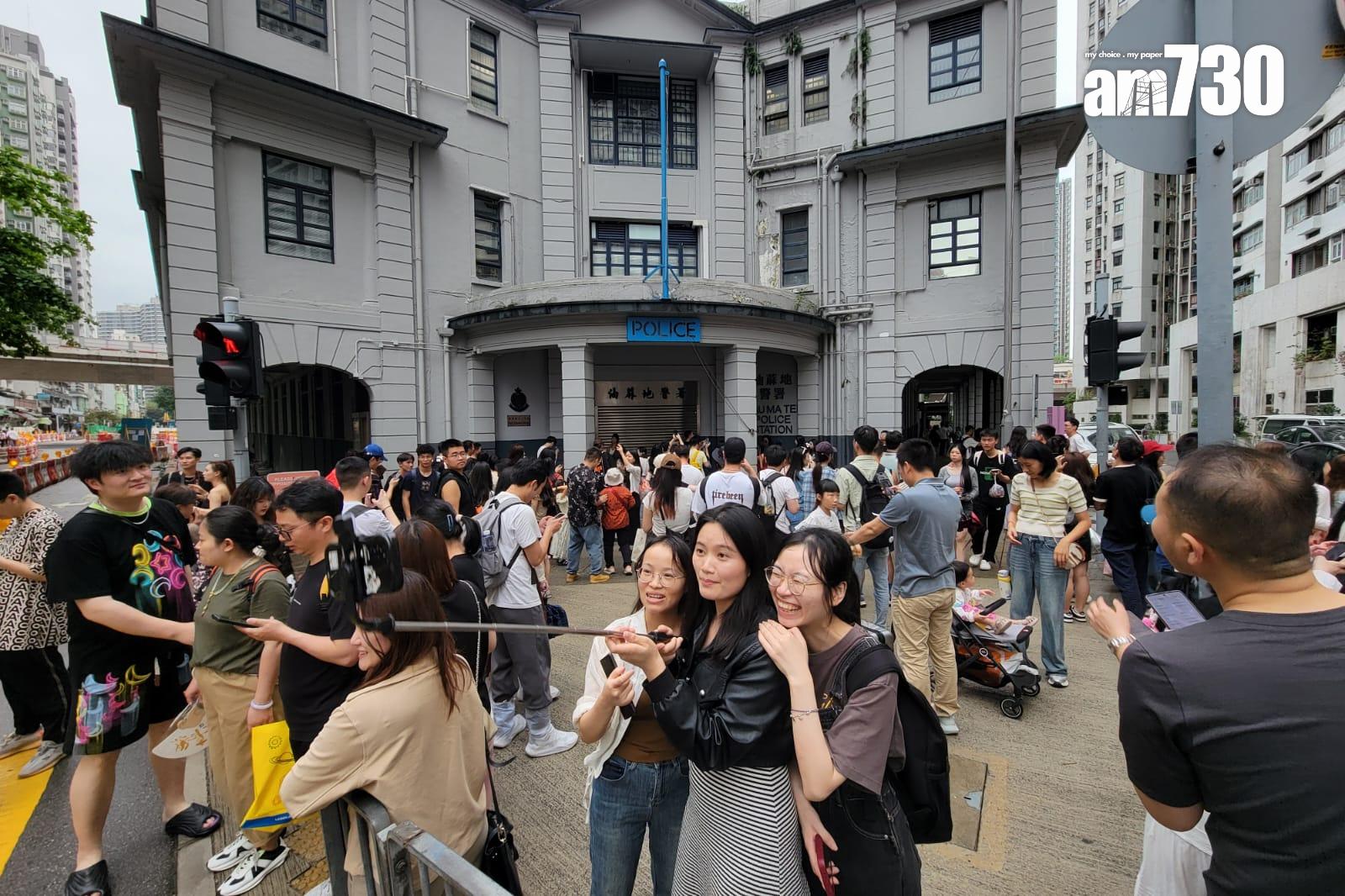 尖沙咀廣東道,以及油麻地一帶皆人頭湧湧。(林俊源攝)