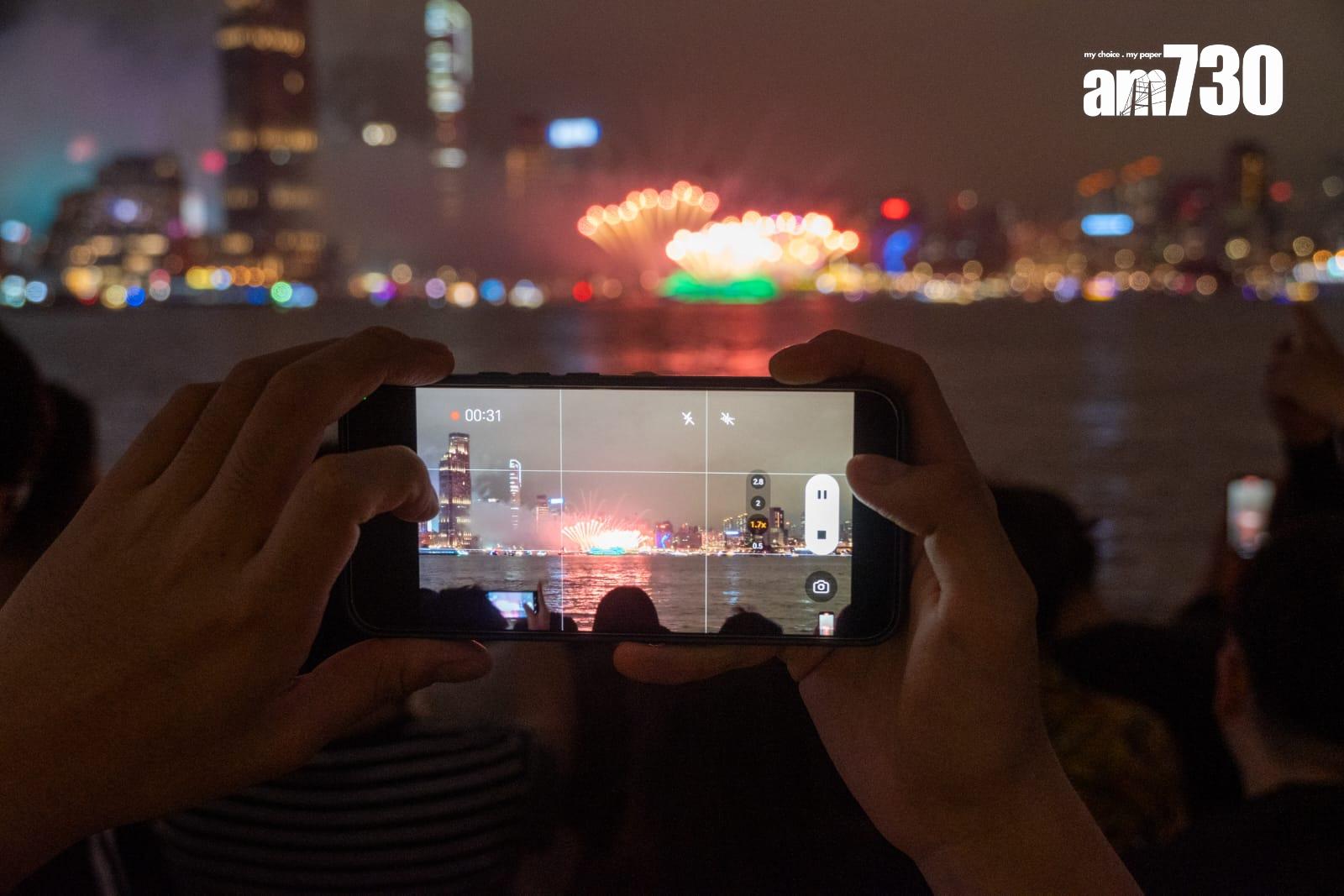 維港煙火表演如期舉行 (陳奕釗攝)