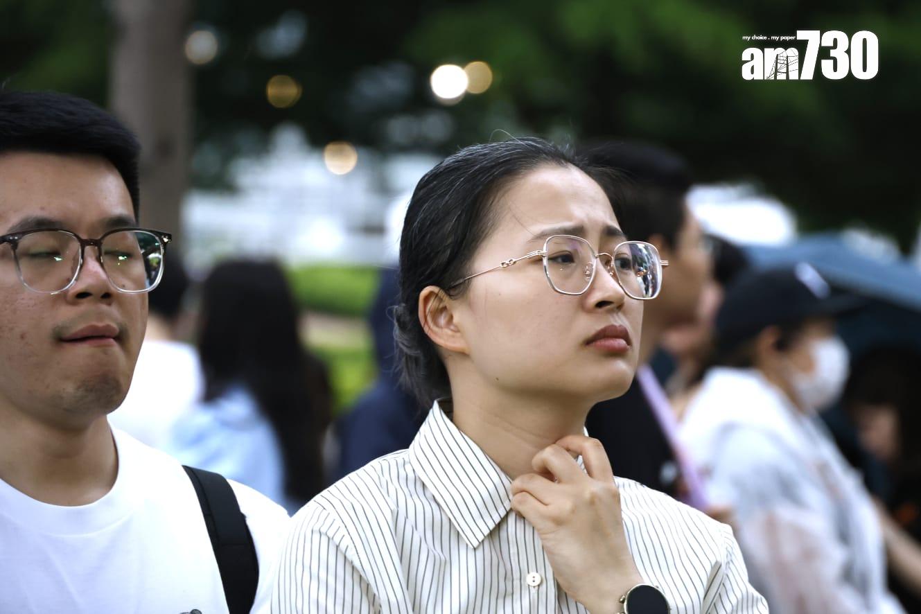 五月天香港演唱會第二場,不少粉絲哭了。(林俊源攝)