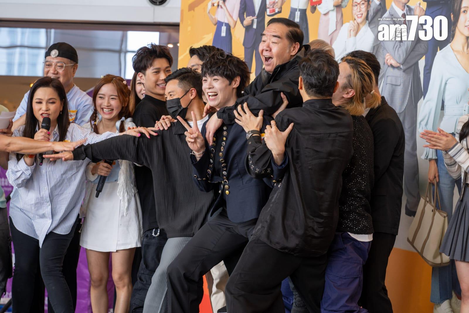 Kent哥被冼靖峰等人抱起時,多次表示不要,擔憂壓倒大家。