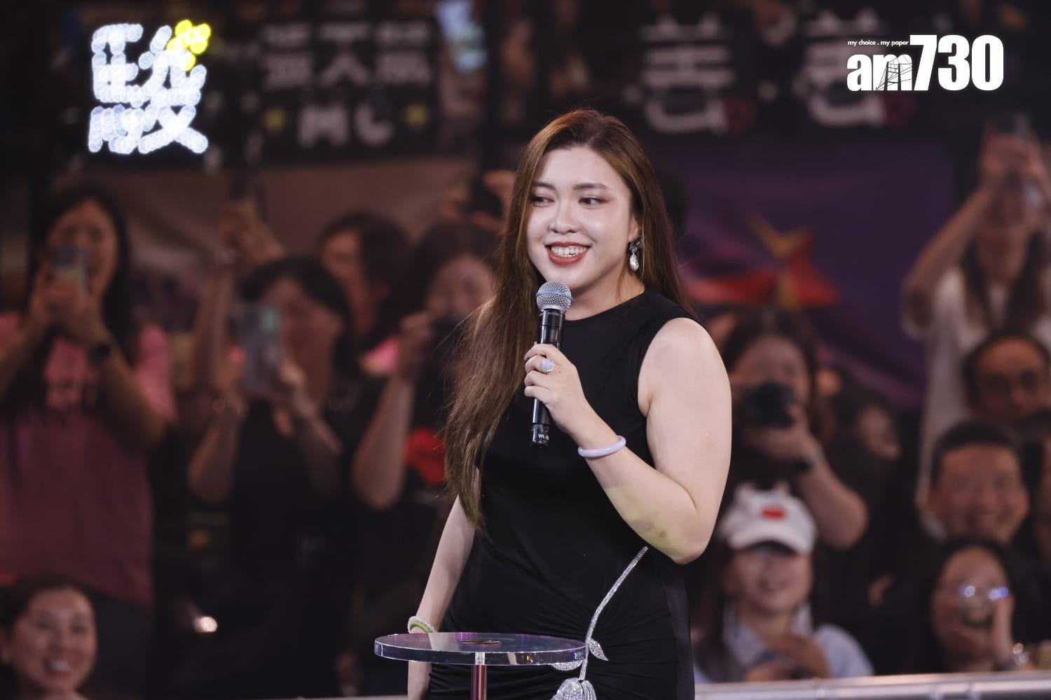 Serrini驚訝自己獲「年度女歌手」獎。(蘇文傑攝)