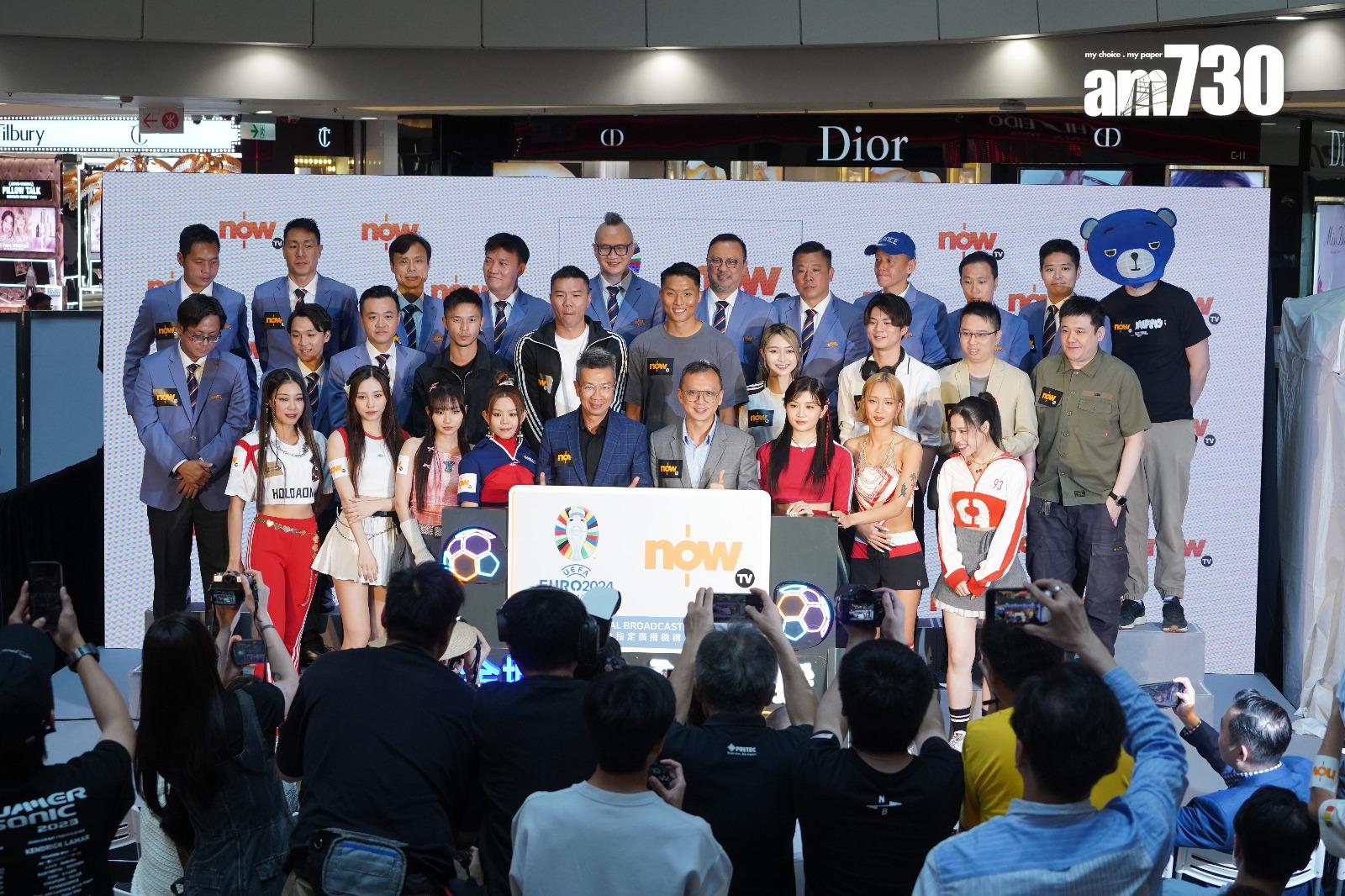 歐洲國家盃記者會,COLLAR把VAR、領紅牌融入舞蹈中。(董立華攝)