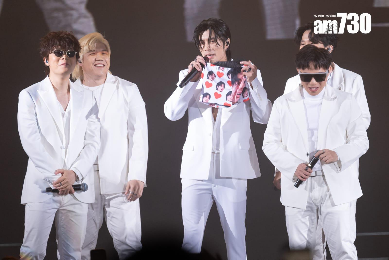 有觀眾拋底褲上台,周殷廷笑問︰「點解係新,最憎就係冇著過!」(陳奕釗攝)