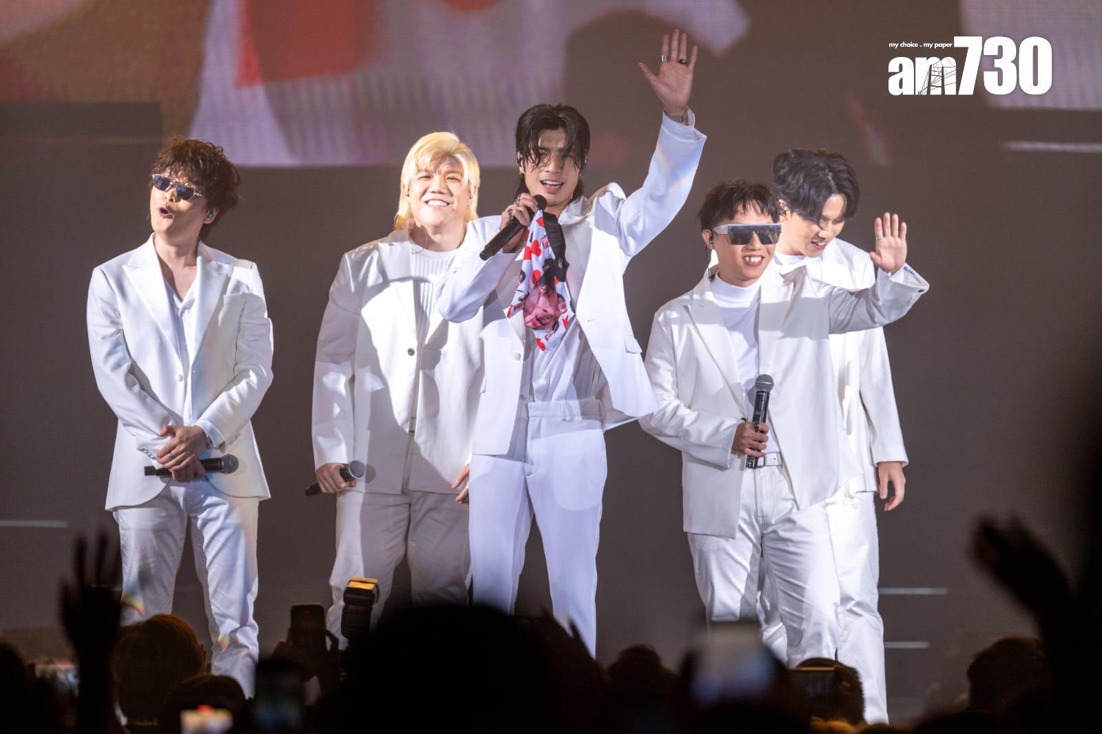 周殷廷在尾場個唱以偽韓團「JFYT」身份演唱時,有觀眾掟底褲上台。(陳奕釗攝)