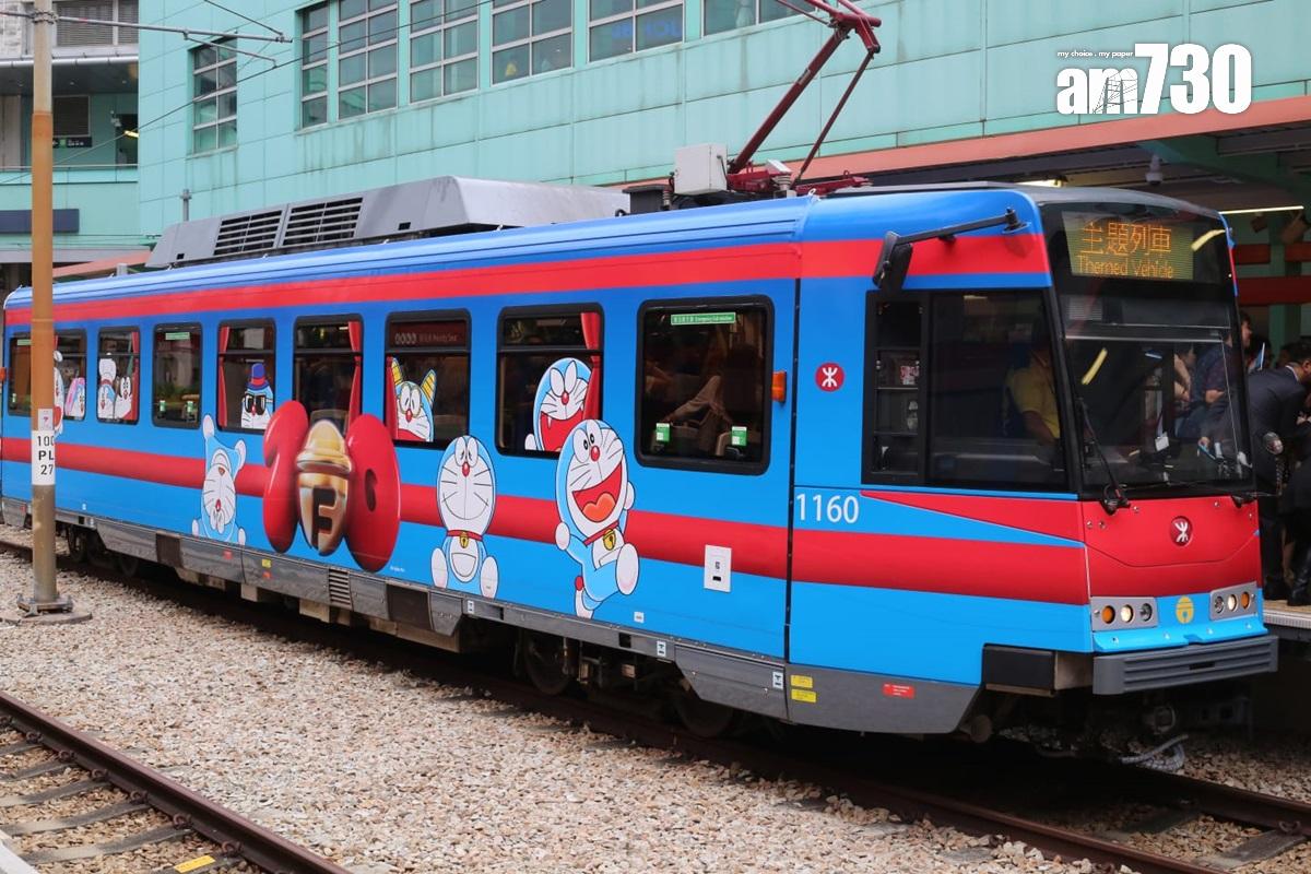 多啦A夢主題輕鐵列車即日起投入服務。(董立華攝)