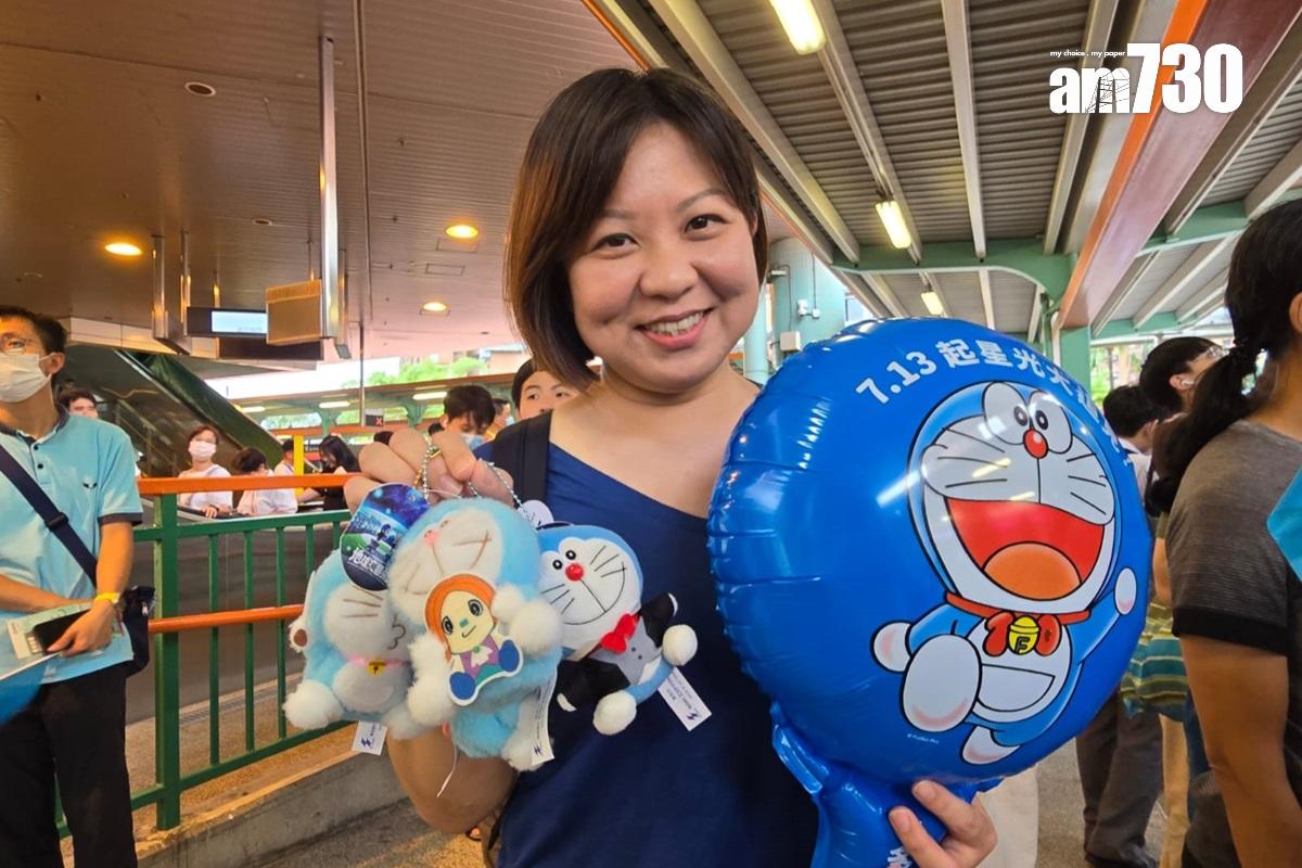 謝小姐稱未來會多搭幾次列車「打卡」留念。(李朗僑攝)