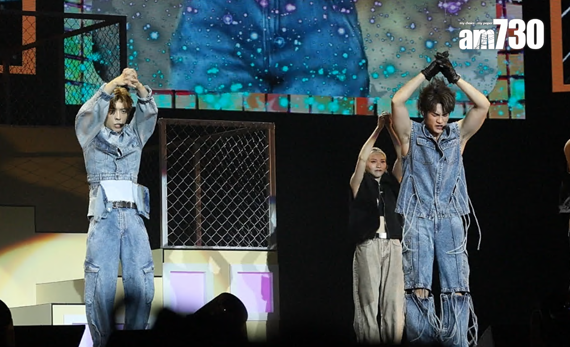 Edan和Jeffrey在拉闊音樂會做《今期流行》的招牌動作,場面爆笑。