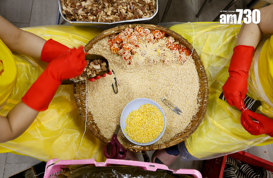 民豐粽子美味的秘訣便是每位師傅有力的雙手。攝:林俊源