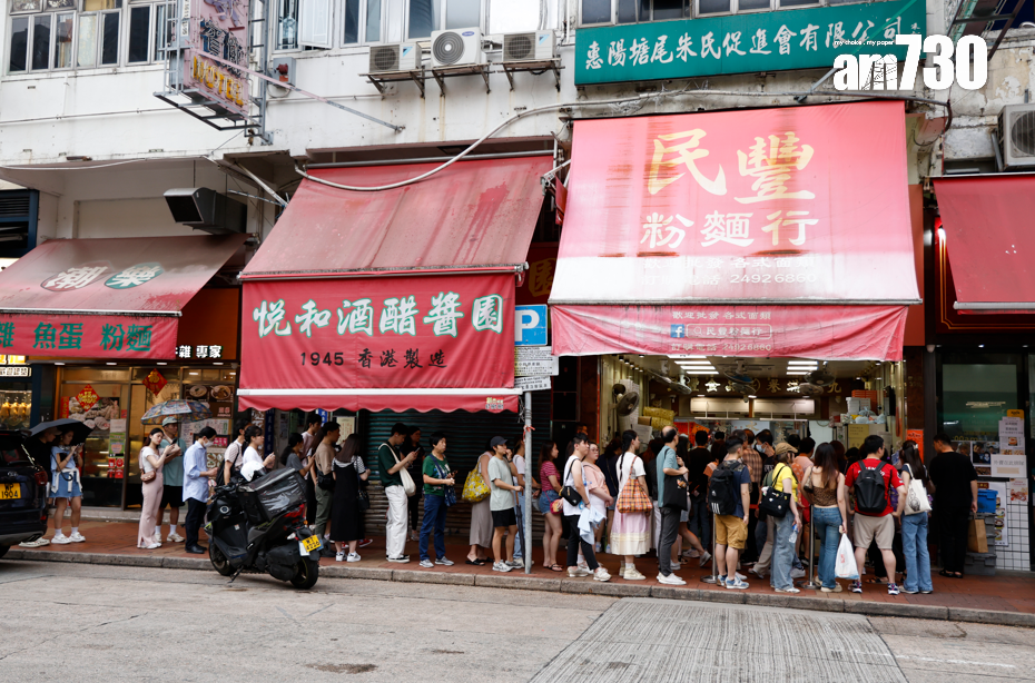 民豐一開始時只是一間小小的麵行,慢慢有水餃雲呑賣,也是因為Ryan的媽媽每天為爺爺和父親送午飯,手藝被街坊發現,才變成現在有種類繁多的食品供應。攝:林俊源
