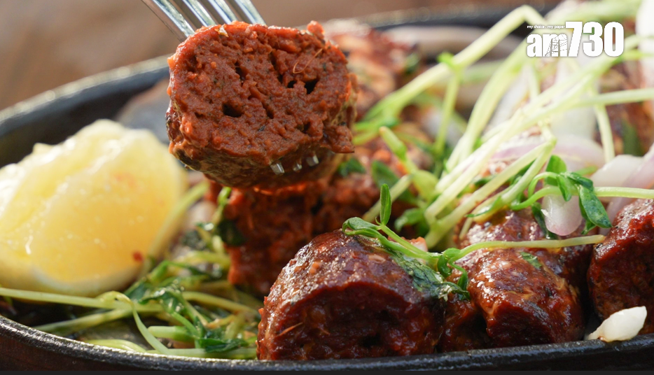 放在印度烤爐(Tandoor)中,以300多度爐溫燒大約5至10分鐘。