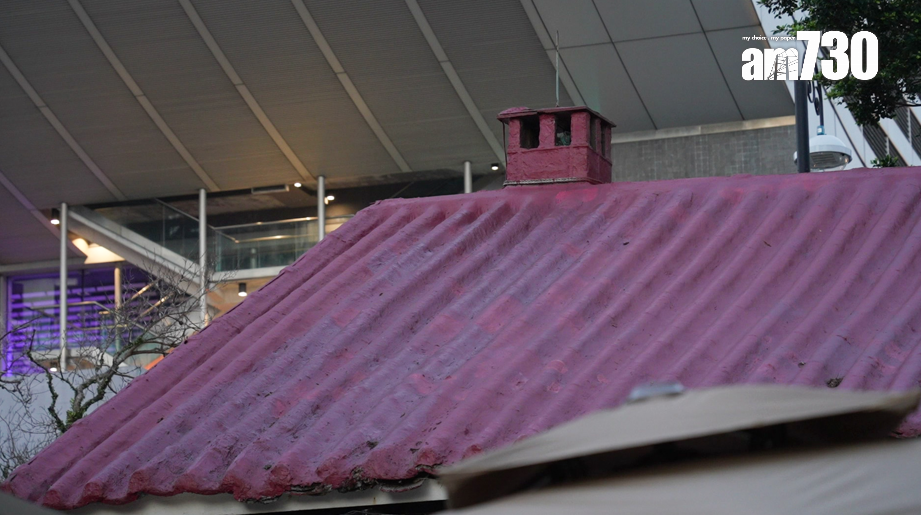 那帶著紅磚屋頂的餐廳似乎沒有改變,仍優雅地站在那裡,靜靜的等待著大家光臨。攝:林靄怡