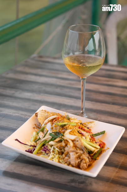 椒鹽鮮魷肉質肥厚彈牙,脆漿適中,不用佐汁已十分鮮味。攝:林靄怡