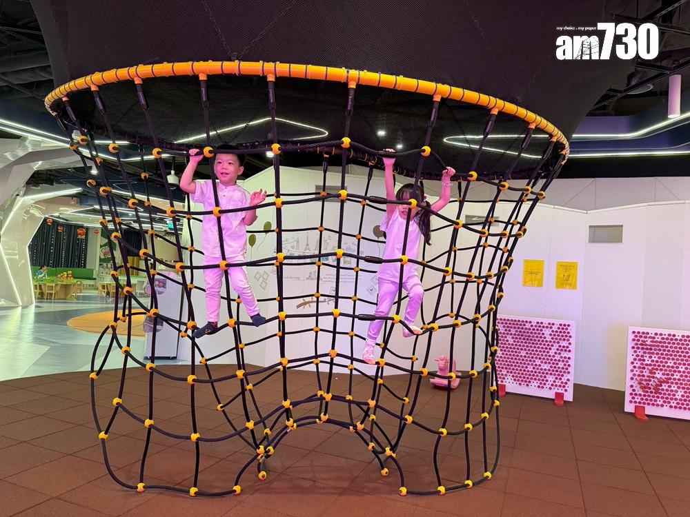 兒童樂園中有繩網、鏡迷宮、手工工作坊、充氣彈床及多款大型電子遊戲機等。