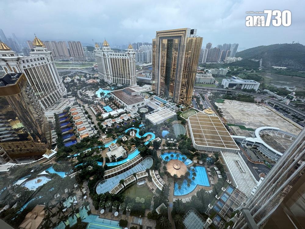 入住澳門JW萬豪酒店的賓客除了可以享用酒店泳池,品嘗池畔酒吧的美食外,更可暢享天浪淘園的設施。