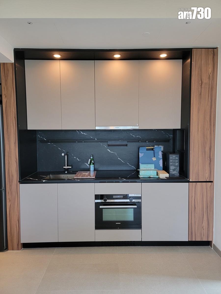 University Hill示範單位|直擊高層兩房及三房 景觀多元 一款更附設家具|多圖有片