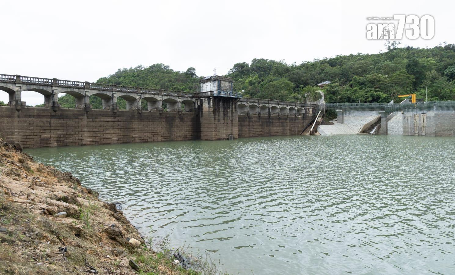 稱以人性化方式調整水費 水務署署長:不會突然加好多(蘇文傑攝)