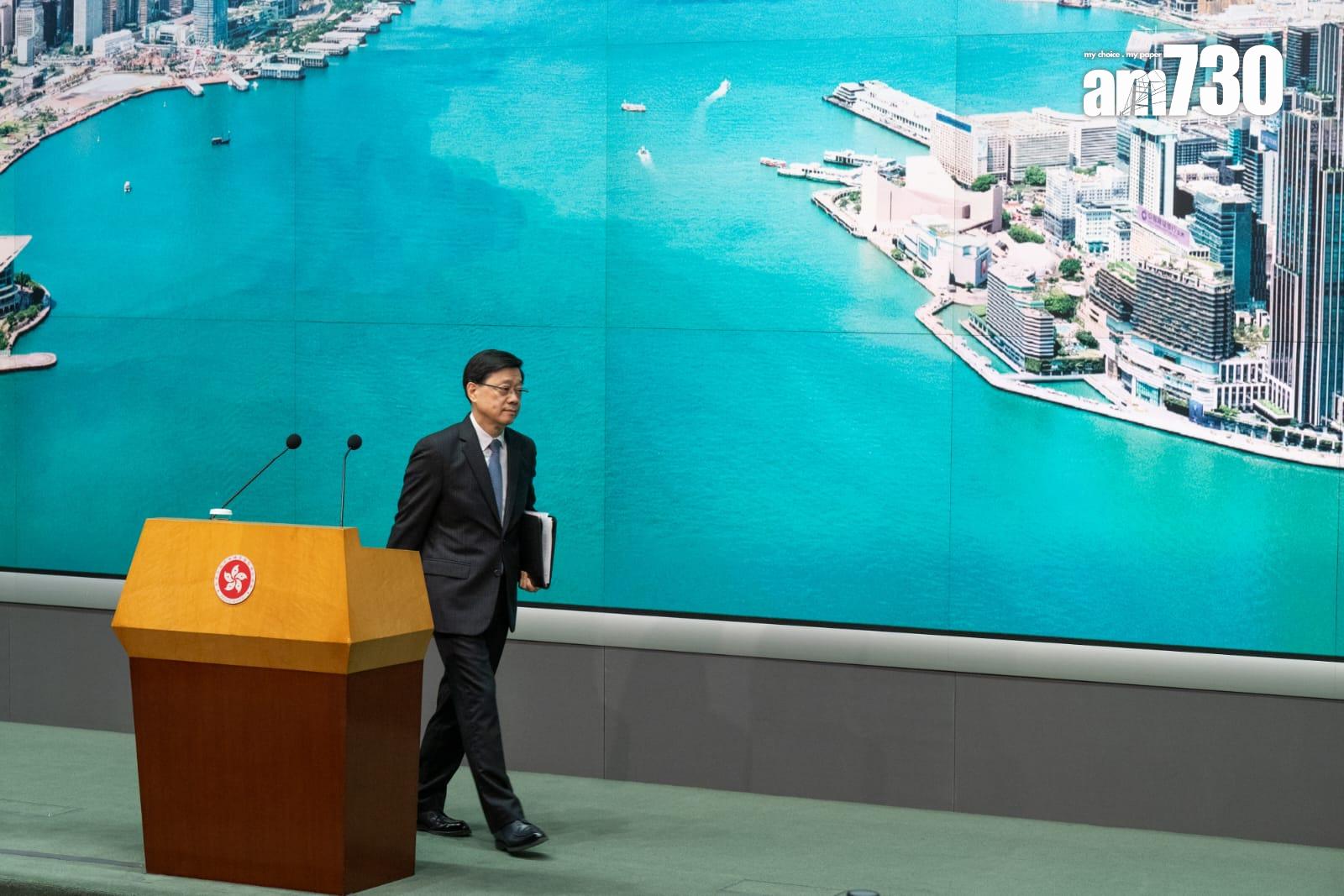 行政長官李家超在行會前傳媒。(陳奕釗攝)