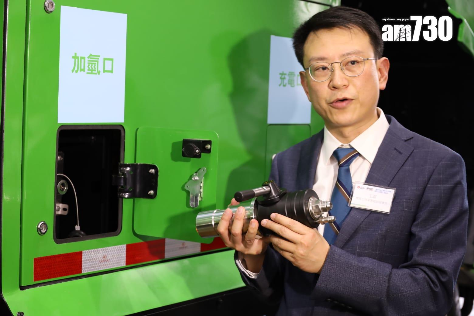 食環署下半年將試驗3輛宇通左軚氫能電動洗街車,每輛車可儲存24公斤氫燃料,足夠行走近400公里,車輛亦可用電力驅動,充滿電可行走約90公里。由於試驗範圍需要接近正興建的元朗凹頭加氫站,故洗街車將服務北區和元朗區一帶。(鍾式明攝)