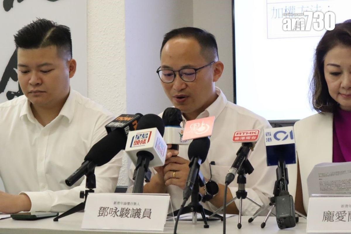 鄧咏駿(中)批評,政府過往放任管理的士服務質素。(林嘉瑩攝)