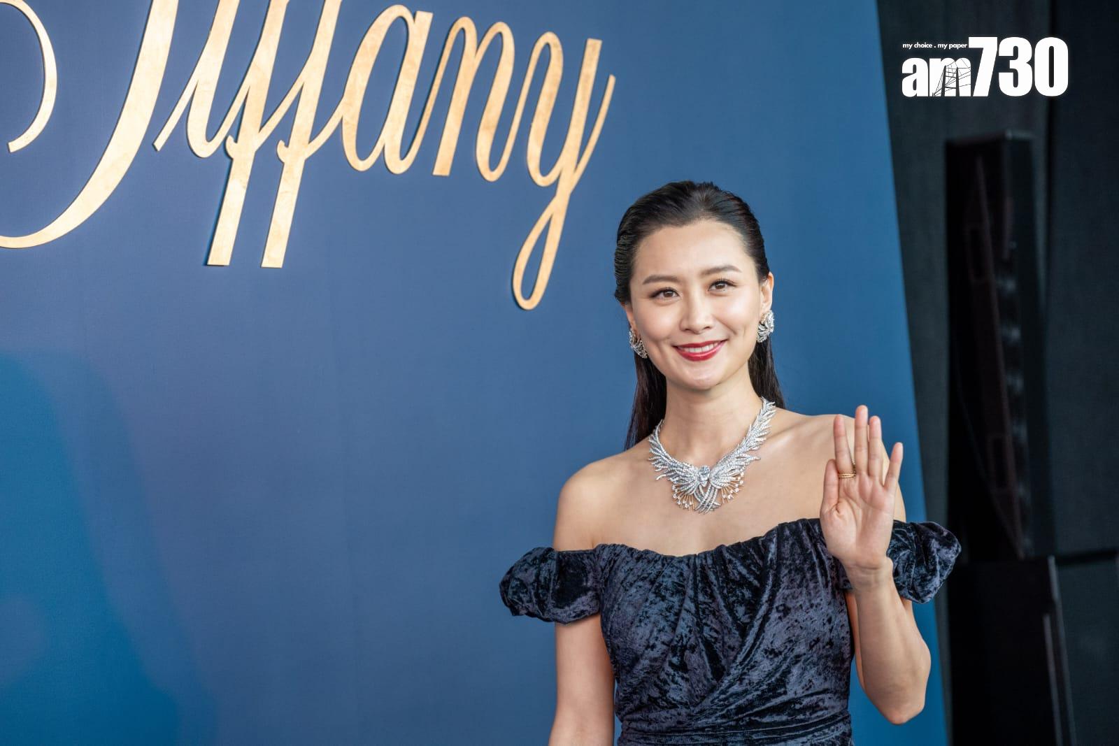 剛誕下幼子3個月的陳法拉,笑言餵人奶有助收身。(陳奕釗攝)