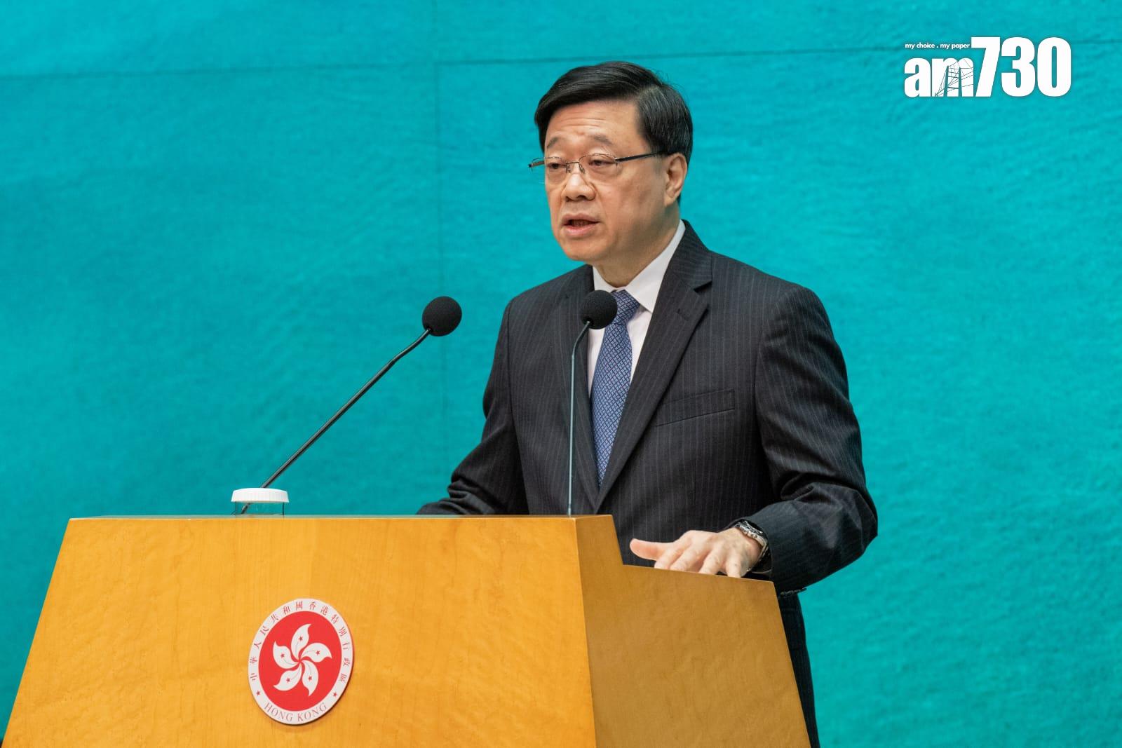 行政長官李家超在行會前傳媒。(陳奕釗攝)