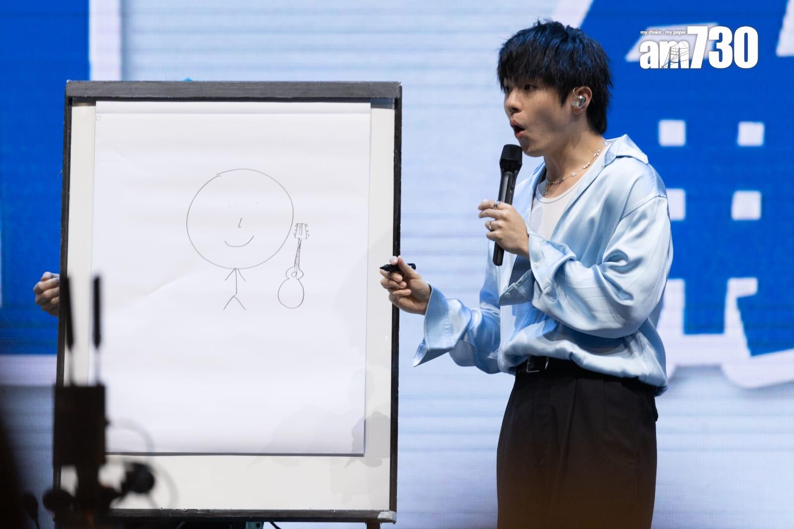 陳卓賢與3千Hellosss玩遊戲慶祝。 (蘇文傑攝)