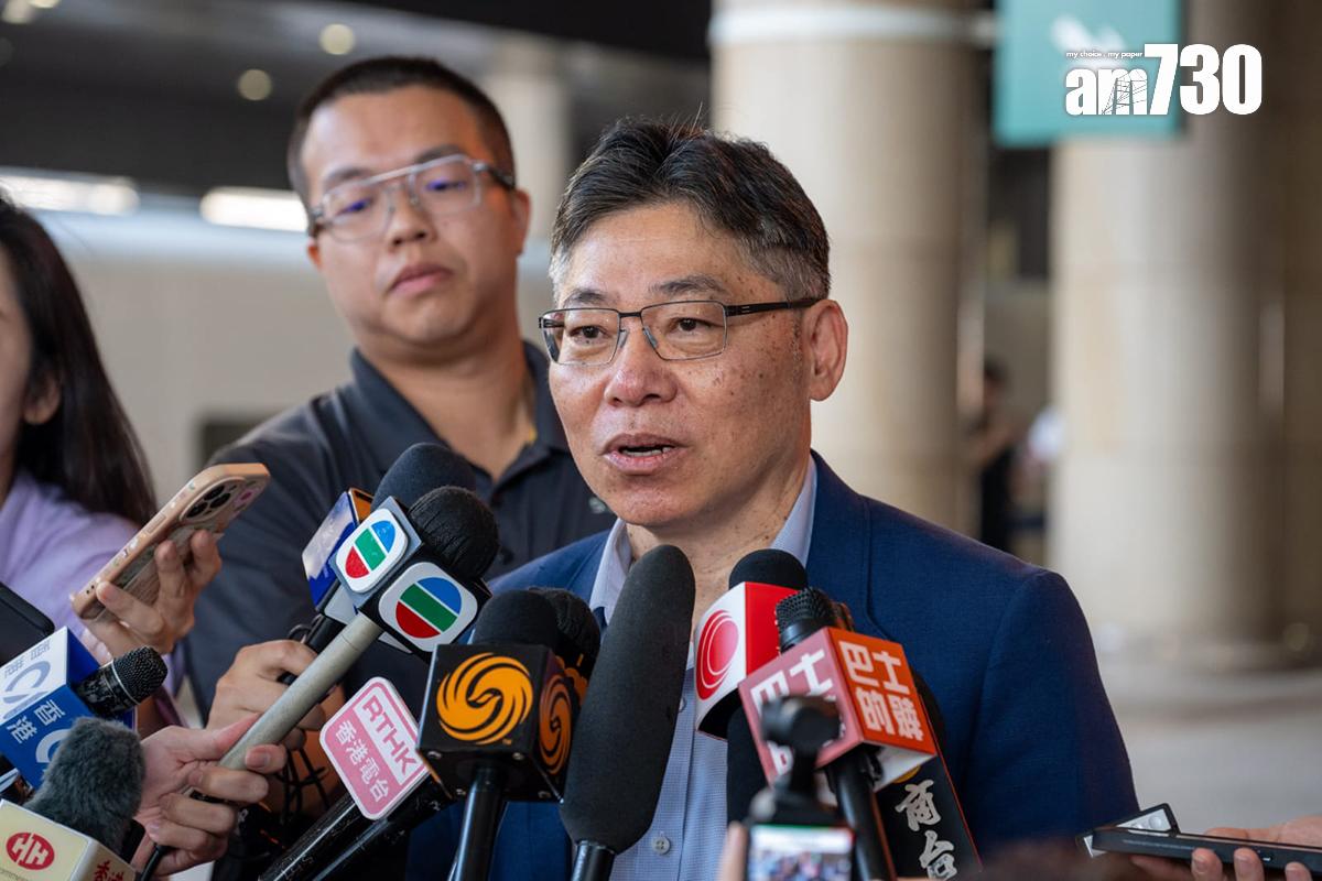 林世雄認為逾12小時的動臥列車體驗不錯。(陳奕釗攝)