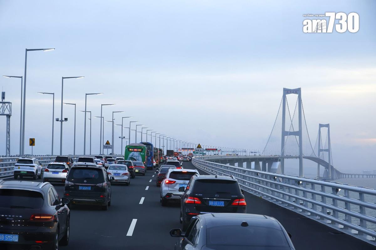 深中通道今日嚴重擠塞。(林俊源攝)