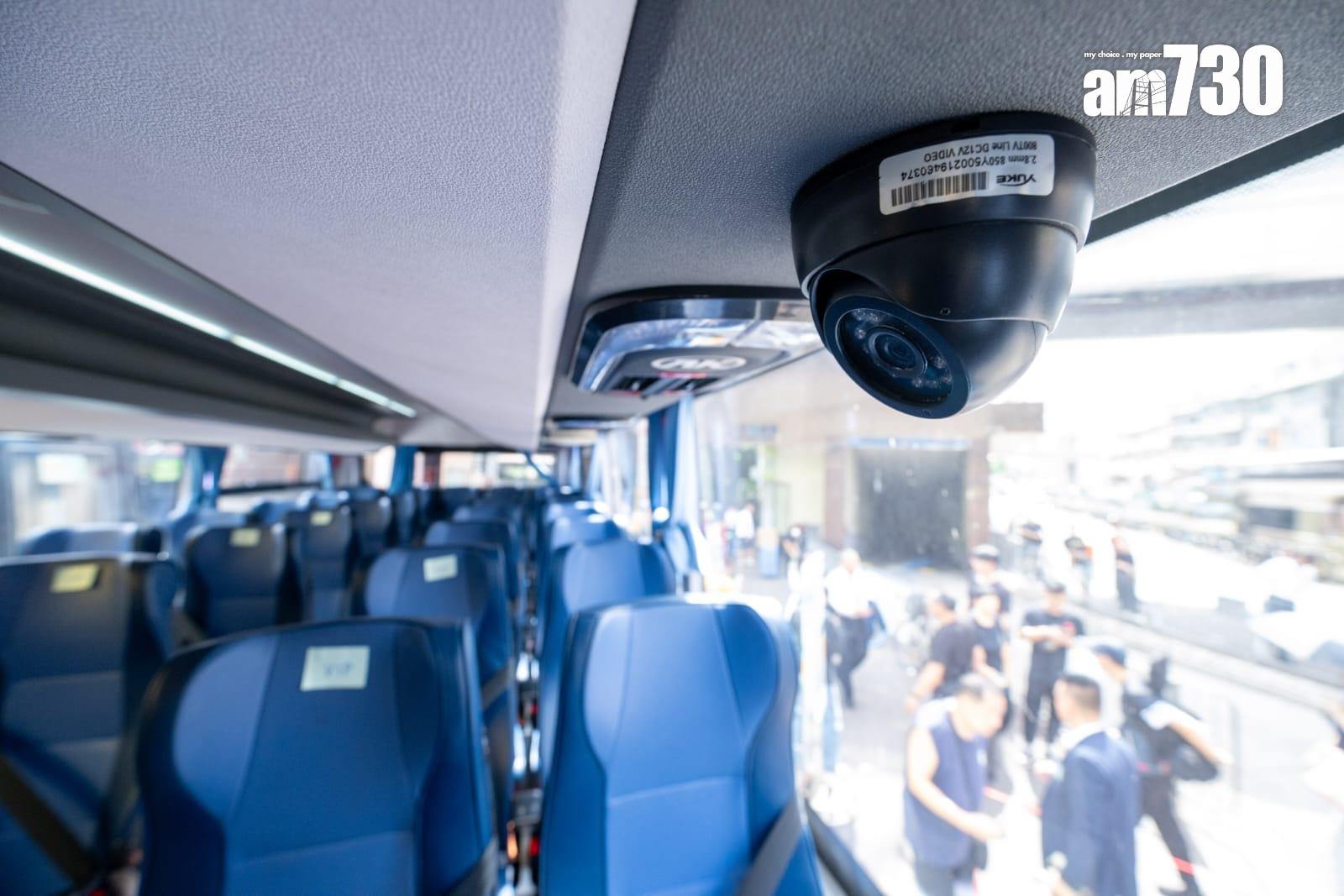 引入首輛電動旅遊巴投入跨境服務 明起免費試搭一個月 (陳奕釗攝)