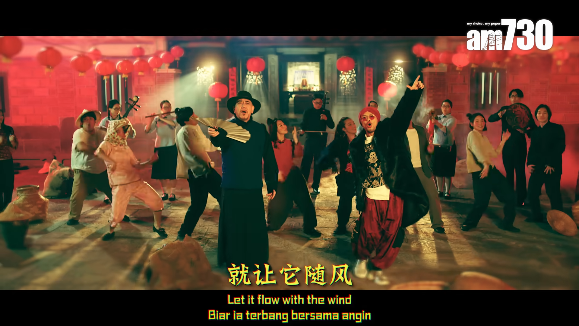 秋生曾與黃明志合唱《中國痛》。