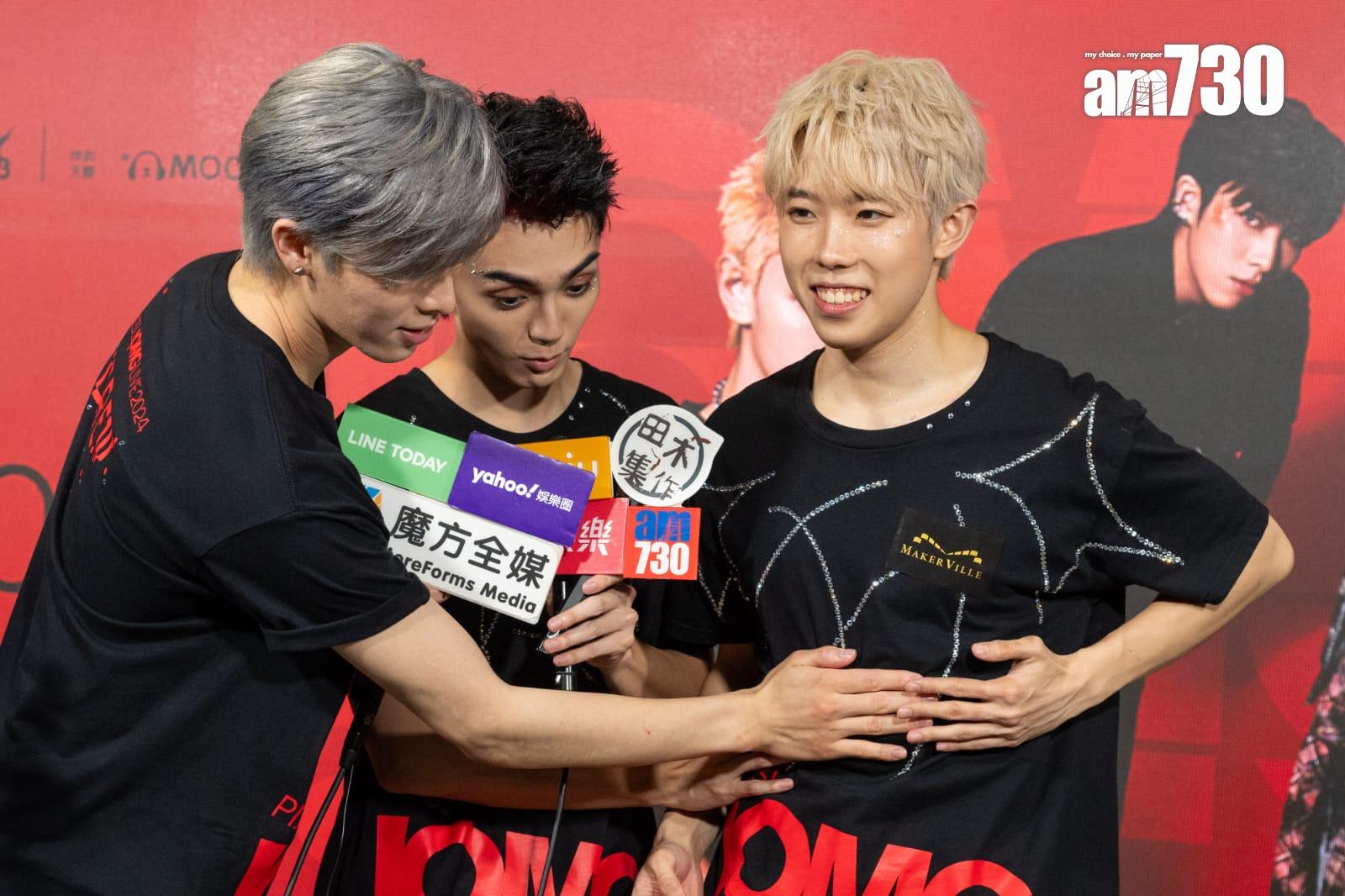 P1X3L大玩互摸驗證腹肌胸肌。(陳奕釗攝)