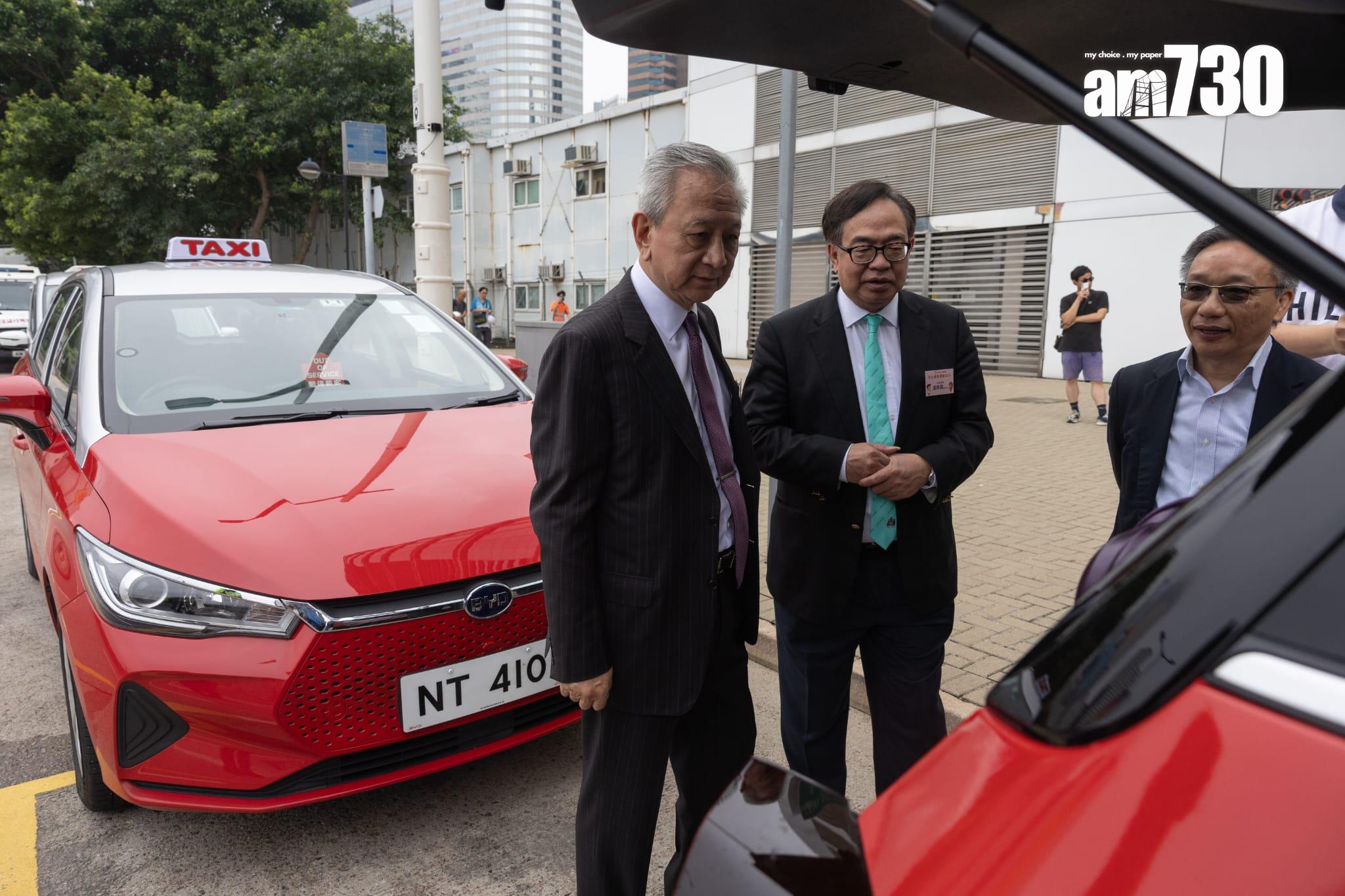的士業舉辦禮貌活動 聘大學生在的士站鼓勵司機保持良好態度(蘇文傑攝)