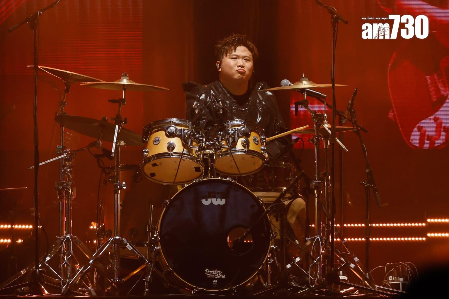 肥仔在《Katch the POP》音樂會獻鼓技。(蘇文傑攝)