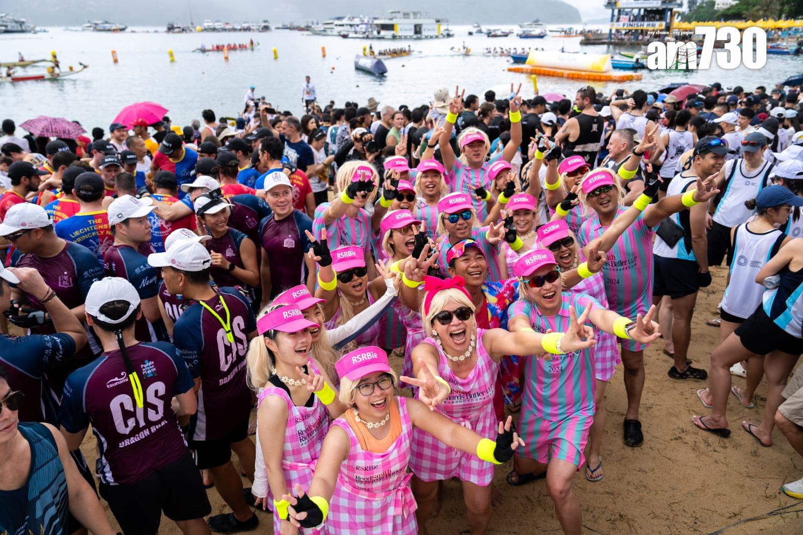 端午節2024|赤柱龍舟國際賽氣氛熱烈 打扮「Barbie芭比」龍舟隊吸引觀眾目光(林靄怡攝)