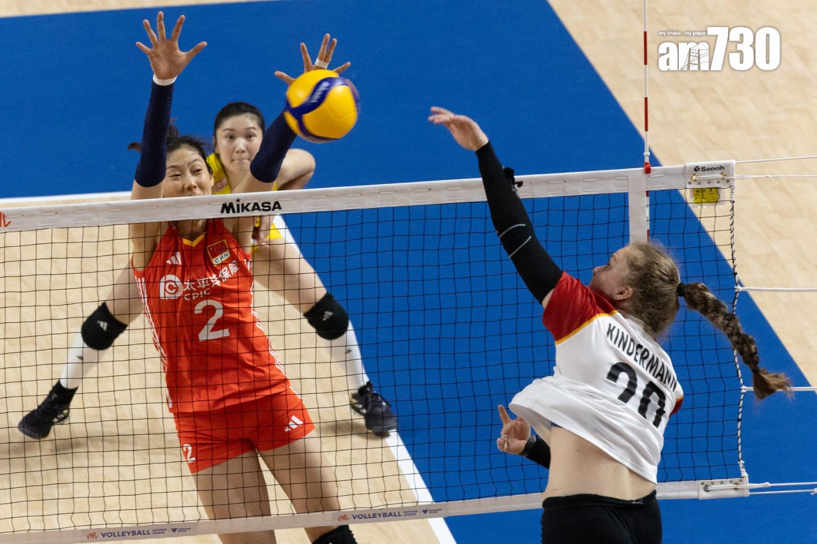 世界女排聯賽香港站|中國女排大勝德國,朱婷攔網。(蘇文傑攝)