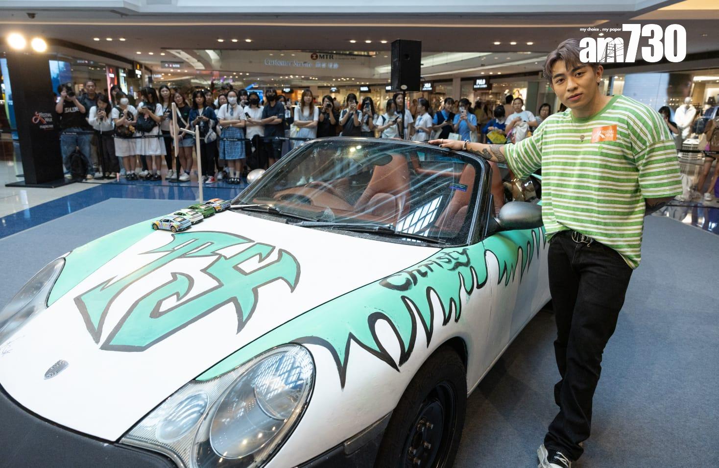 Tyson Yoshi出席「Tyson Yoshi X天主教總堂區學校《文字的魔力》展覽」揭幕禮。(蘇文傑攝)